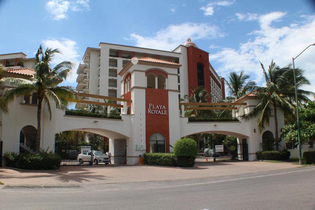 2 Bed 2 Bath, plus one den at Playa Royale Condo 3508, Free WIFI