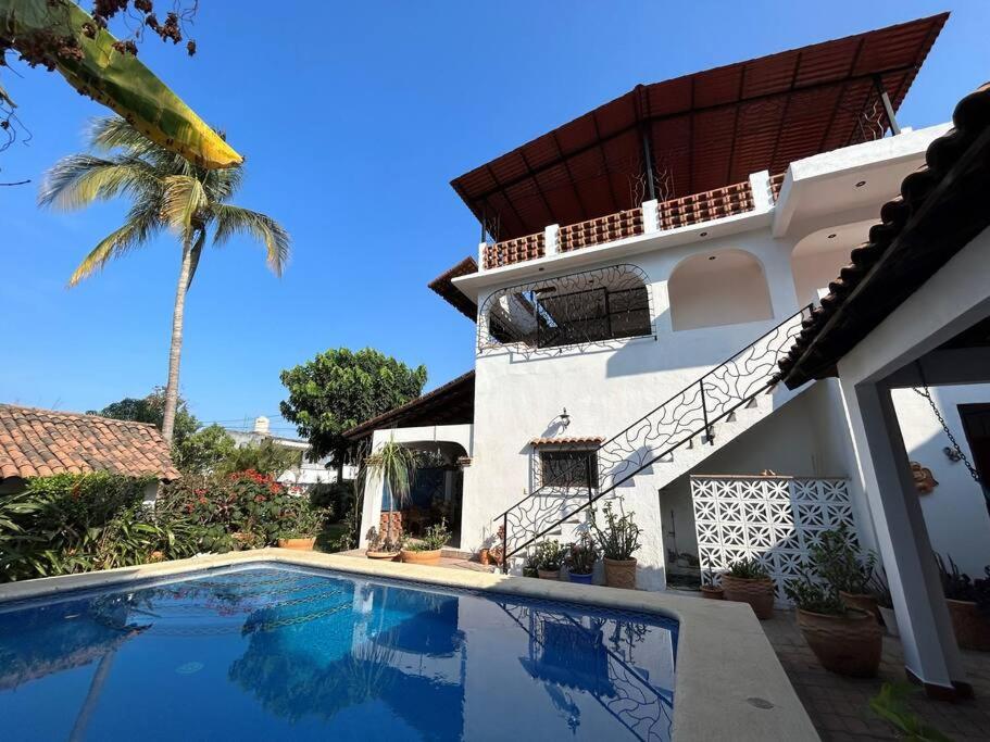 2 story w/rooftop view and pool
