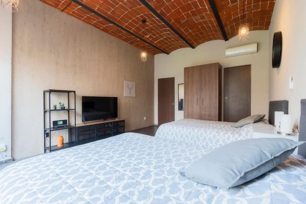 205 Zocalo Cathedral 2bdrmB 2Bath fits 10 AC Apt