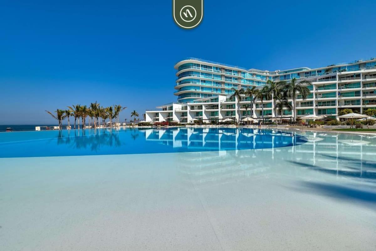 2BR Apt with Private Balcony - Beach Access