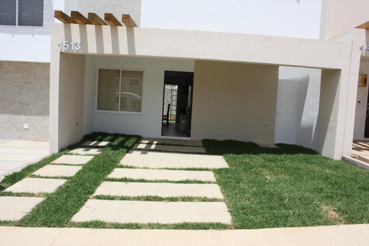 3 bedroom 3 bath, vacation home, gated community with ammenities