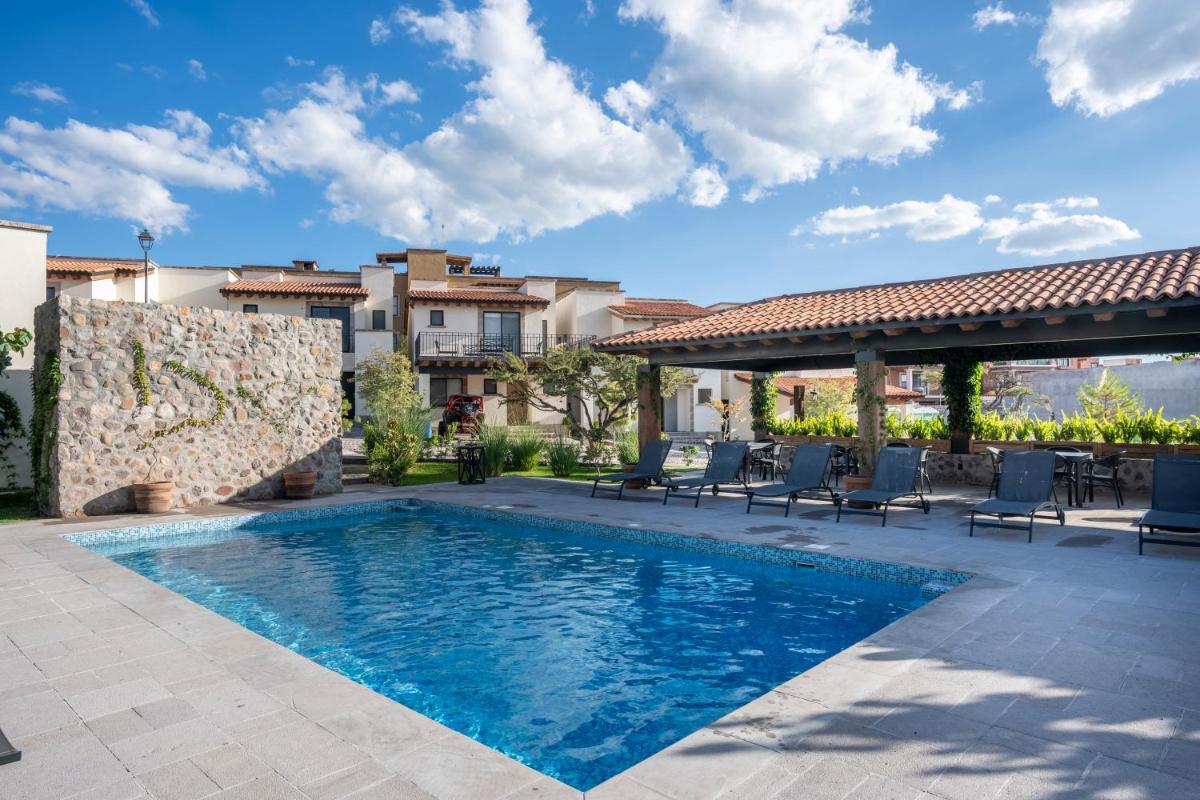 4BR Oasis with Pools & Gym at Nueva Escondida