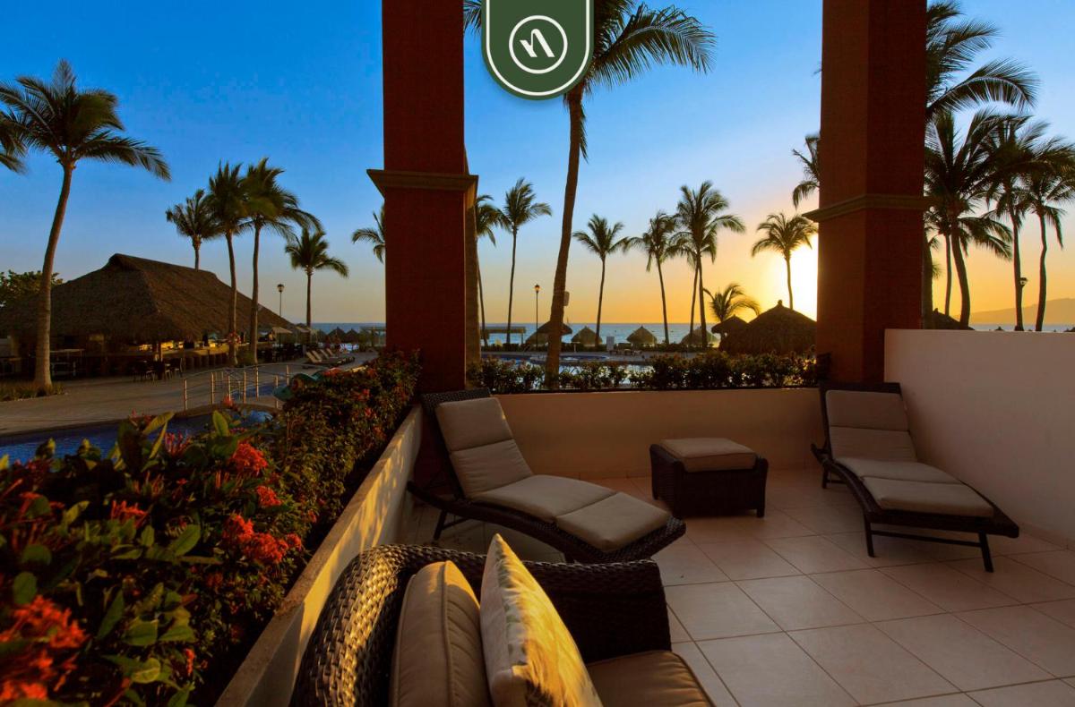 Amazing Studio with Private Patio with Ocean View
