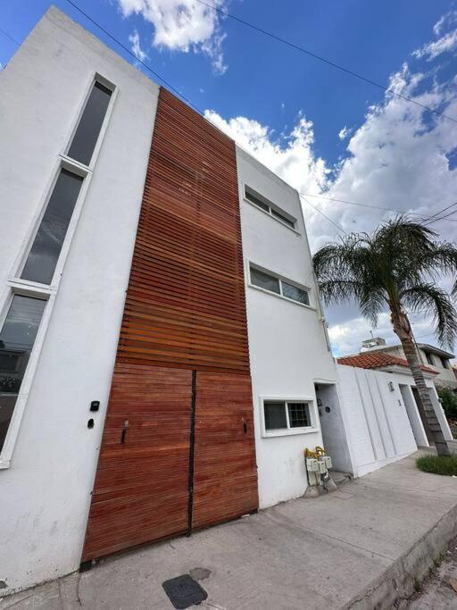 APARTAMENTO IMPECABLE Y FRESCO, con excelente ubicación