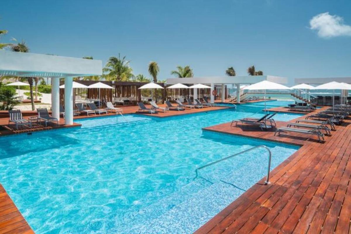 Beach front Marina & Golf Luxe Condo Playa Mujeres