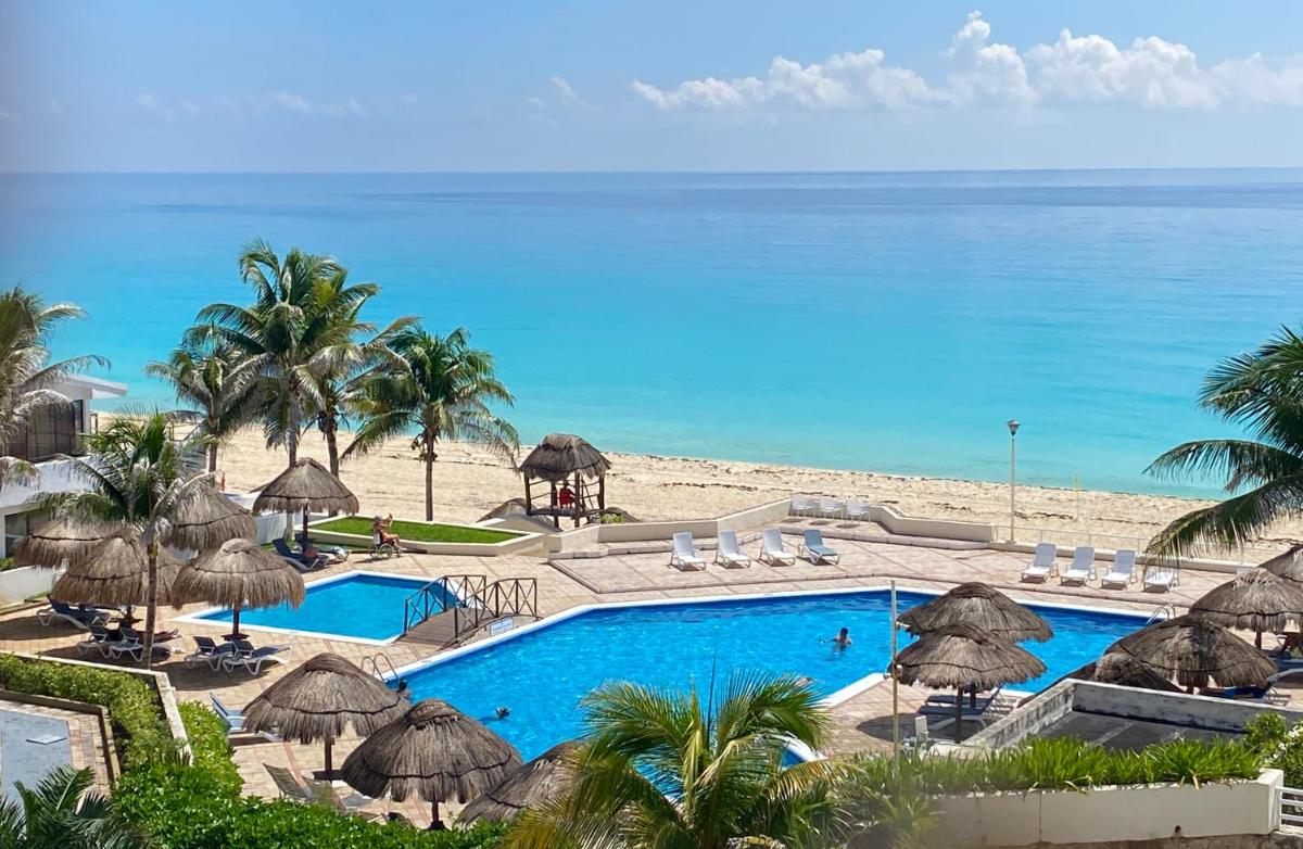 Beach, Pool & Ocean Front Apartments Brisas Cancun Zona Hotelera