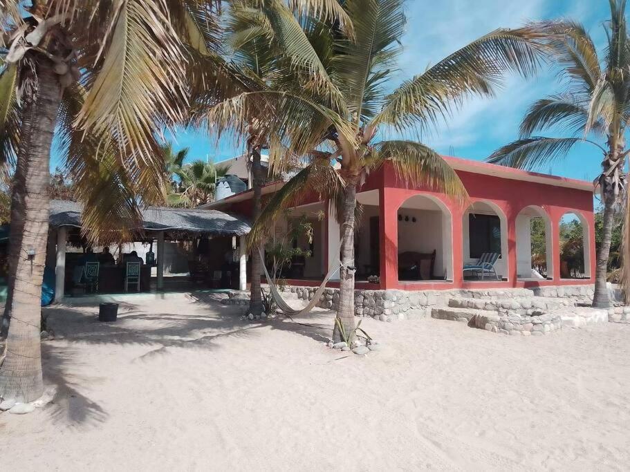 Beachfront house in a beatiful n' perfect location
