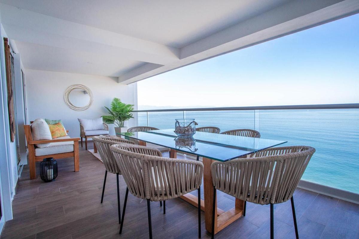 Beachfront Luxury Condo, Great Location