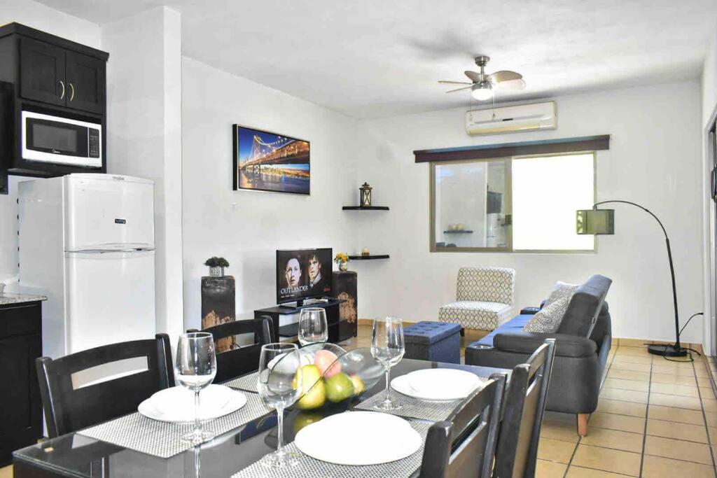 Cabo Estudio #2 Downtown 1BR Apt great location