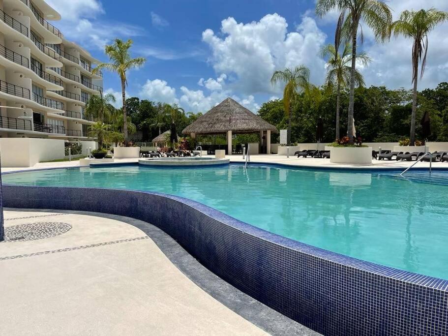 Cancun 2 Bedroom Condo, Pool, Great WiFi & TVs