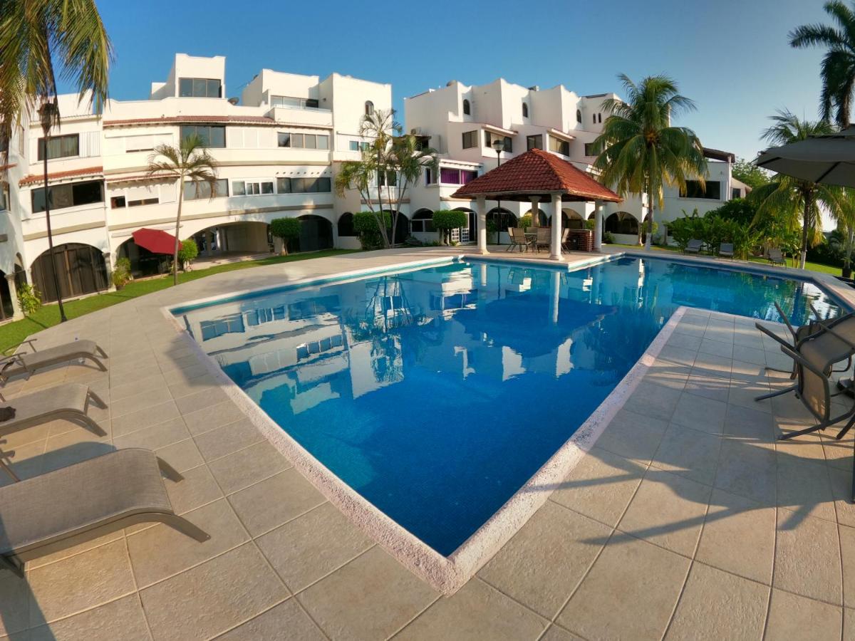 Cancún Paradise: 4BR Beachfront Luxury - Masterpiece Villa Hotel Zone Cancun