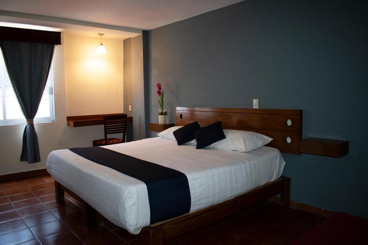 Capital O Hotel Casa Blanca