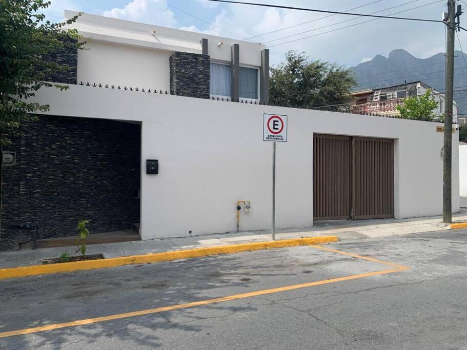 CASA COMPLETA CON PATIO, ASADOR Y ESTACIONAMIENTO