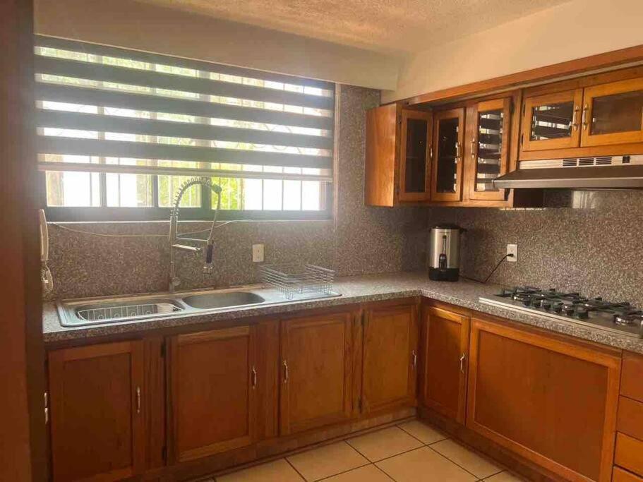 Casa de lujo en Chapalita,4 Rec , 1 en pta baja