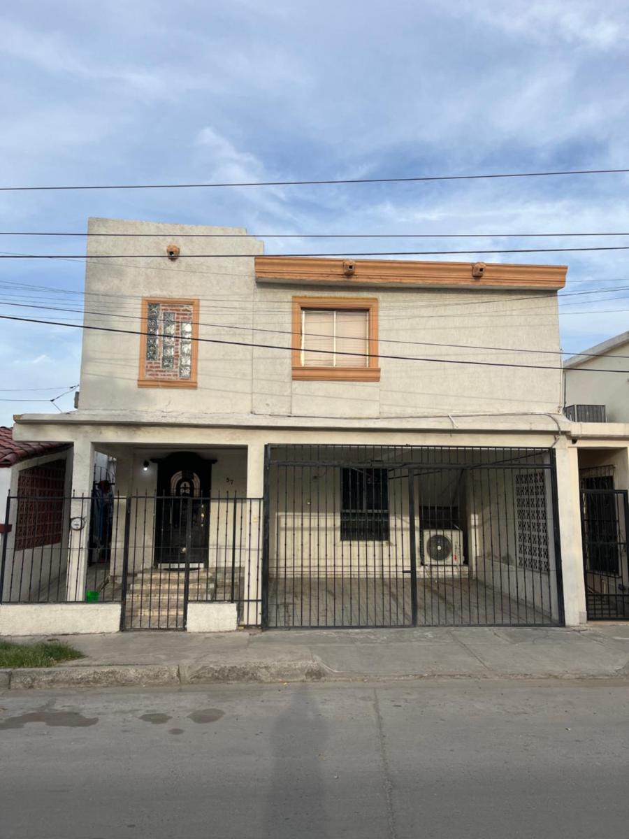 Casa grande y centrica, 3 cuartos y 2 baños