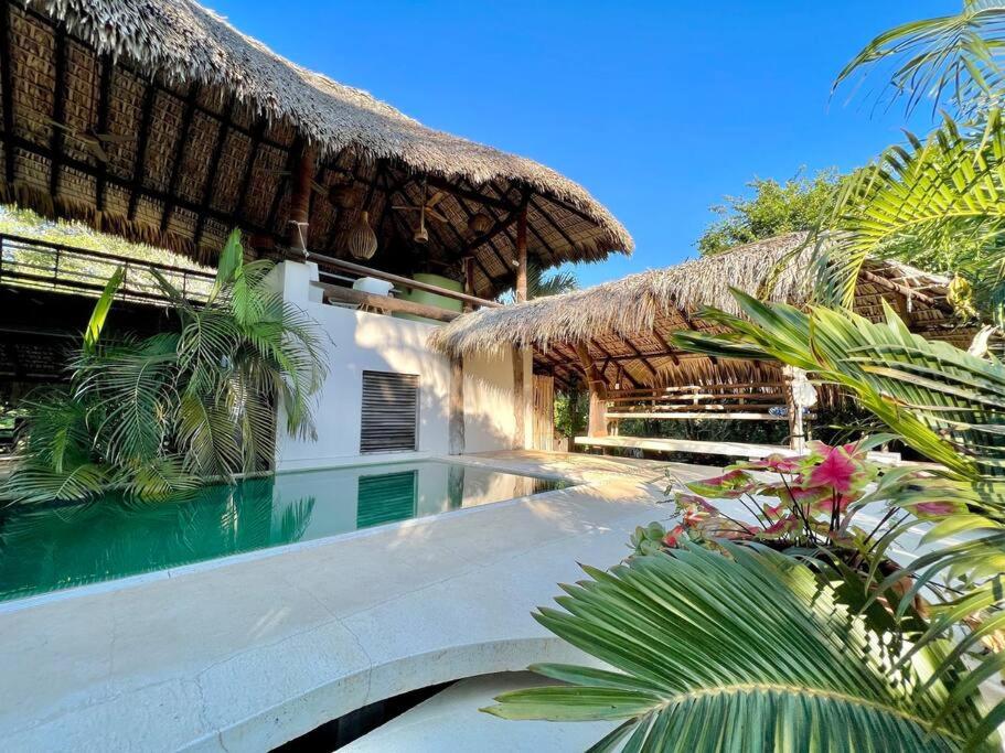 Casa KUUL, elegant fusion of house and garden.