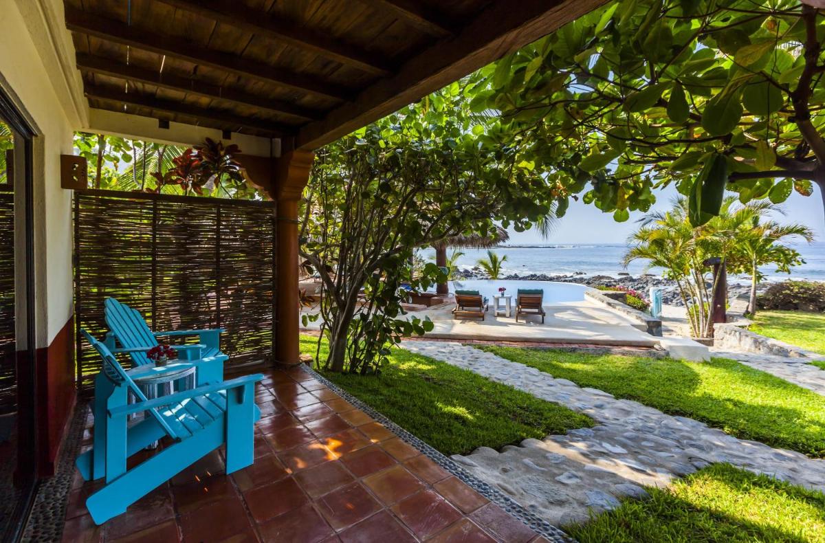 Casa Manzanillo - Sunset Room - Ocean Front Room at Exceptional Beach Front Location