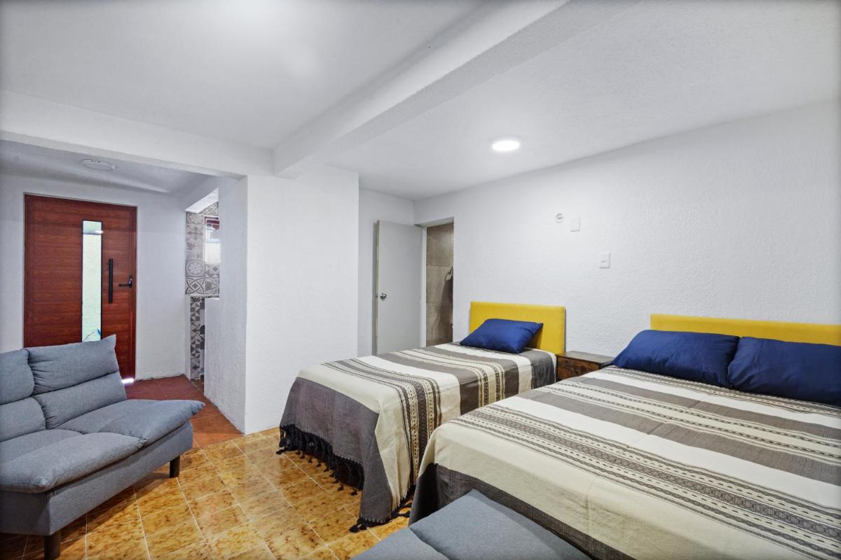 Casa Nance Alojamientos XAMAN HÁ Hospedaje familiar cocineta AC 2 camas baño