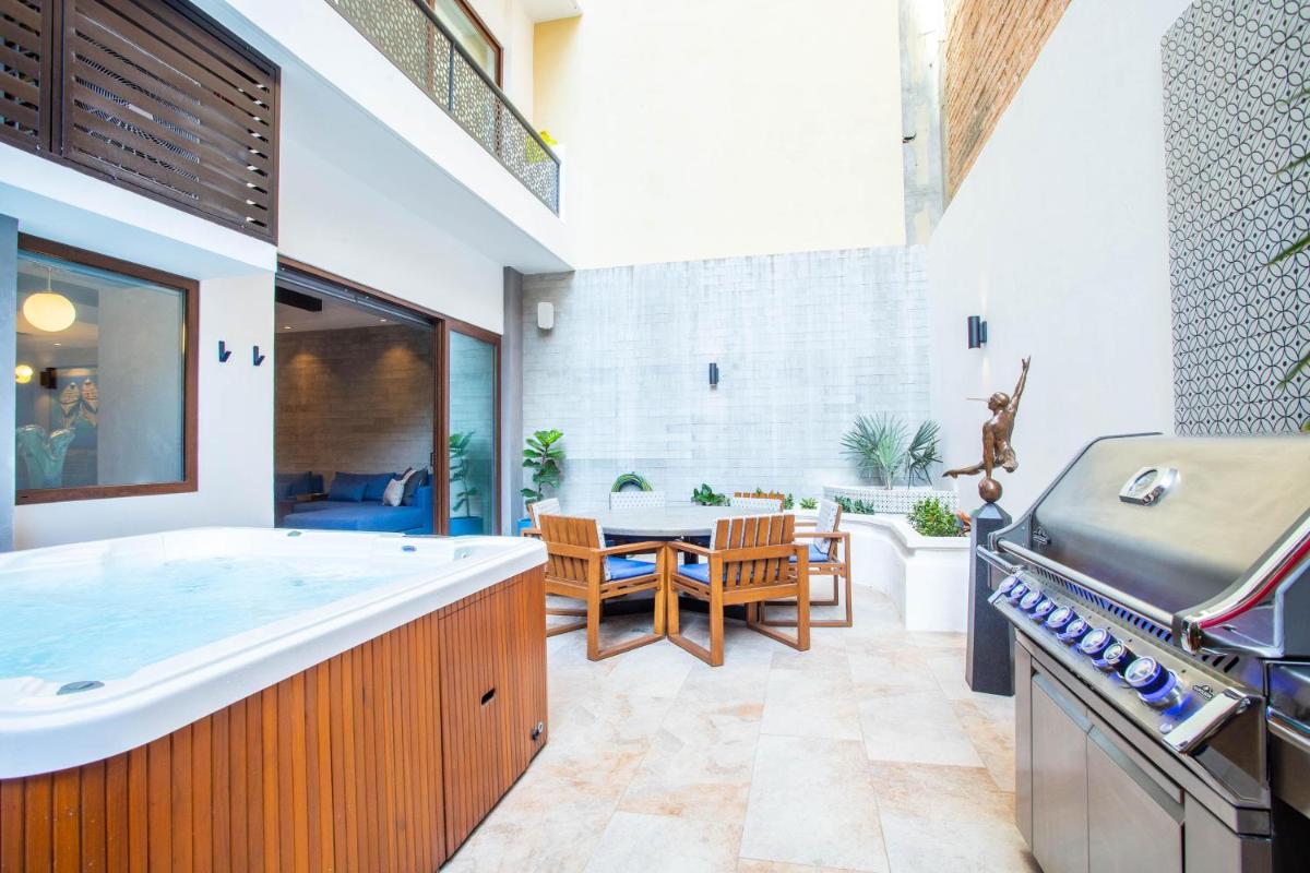CASA SIMPATICA Private Hot Tub, BBQ, Desk and Pool