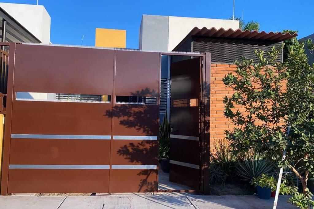 Casa totalmente nueva,2 cuartos 2 baños -Muy Segura