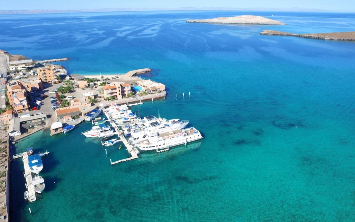 Club Cantamar Beach Hotel & Marina