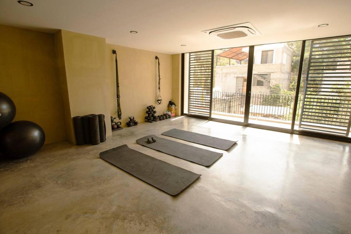 Combo 2 Studios Downtown with Pool Gym and Pkg