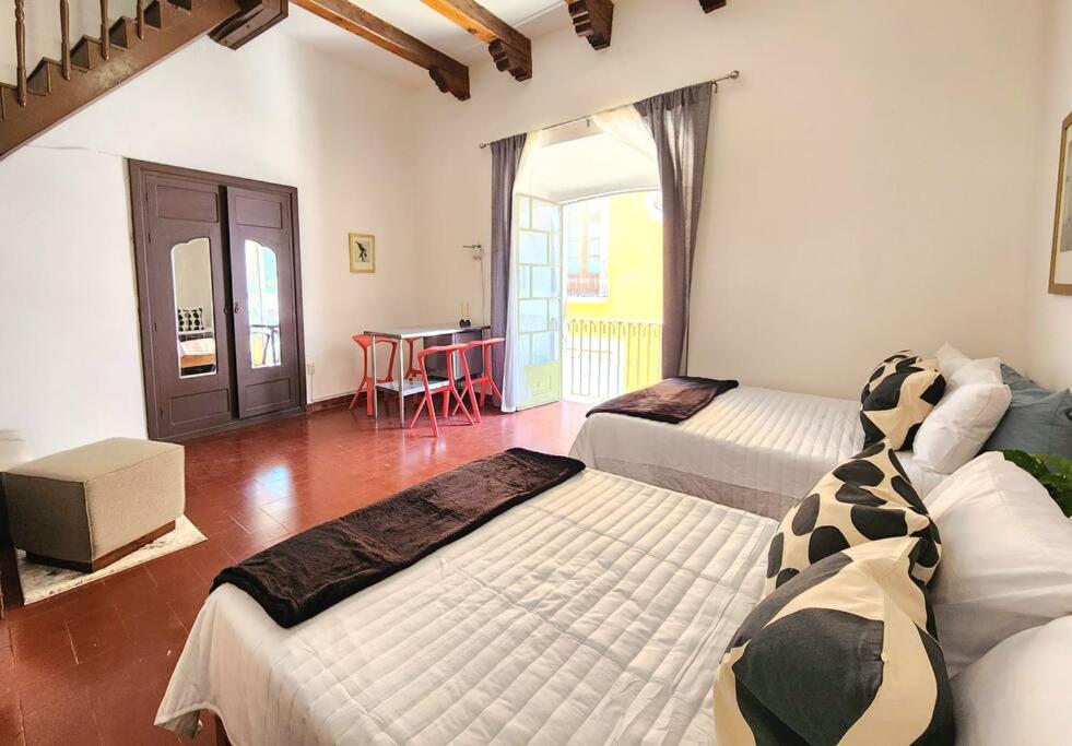 Cómoda Habitación con Baño en Pasillo