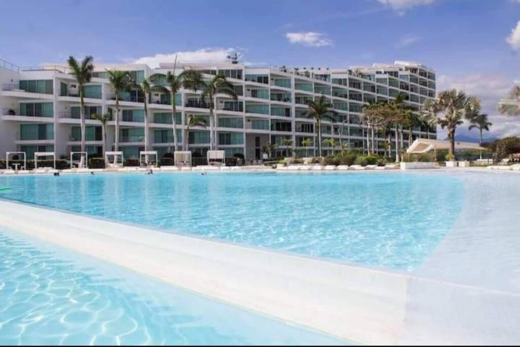 Condominio del faro frente a playa