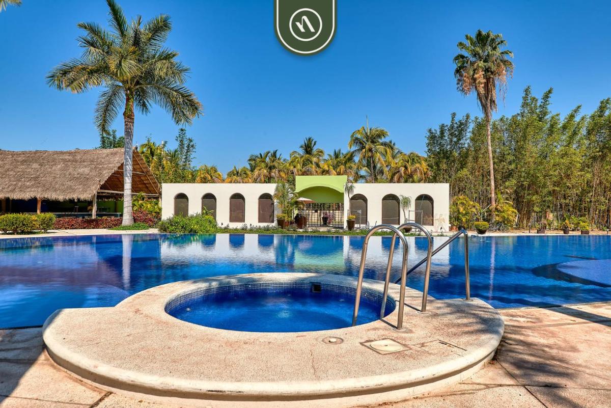 Cozy Studio Close to the Beach - Pool - King Bed