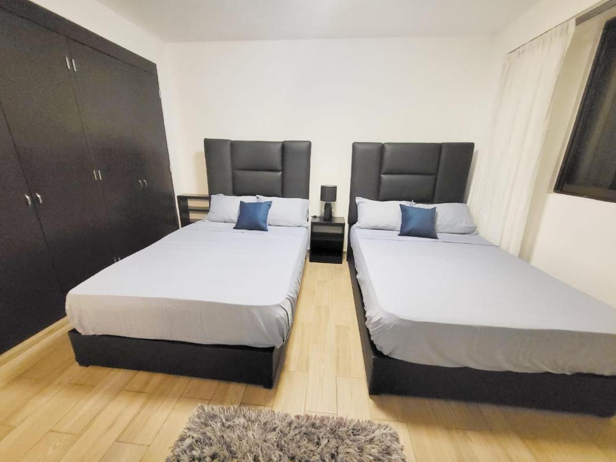 Departamento de 3 habitaciones y 3 baños.