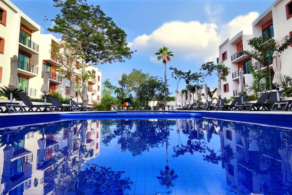 Departamento nuevo con alberca en Cancún