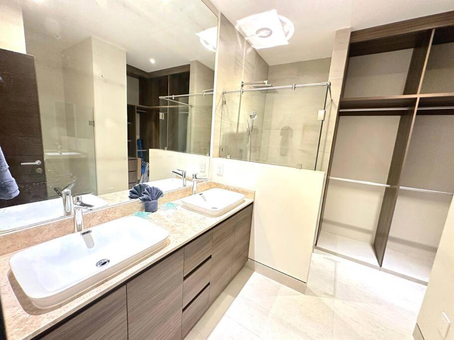 Fully equipped 3 bedroom luxury apartment