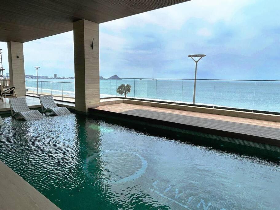 Gorgeous Beachfront - 15th Floor - Gigantic 135 m2