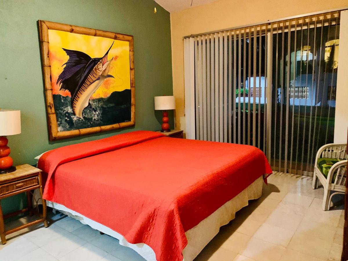 HAB PLANTA BAJA HOTEL TSORO 2 Adultos 1 menor IXTAPA WIFI GRATIS
