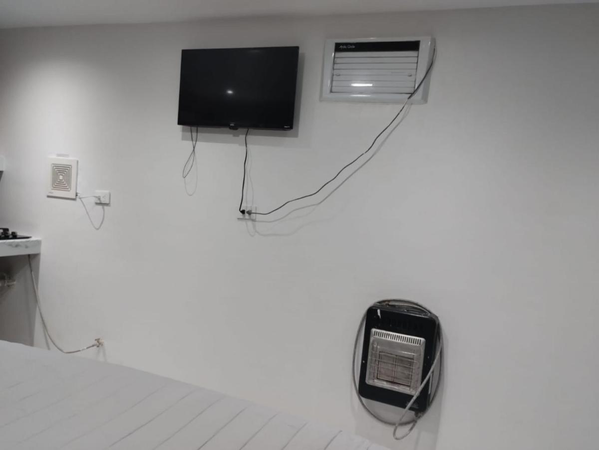 HABITACION SENCILLA CAMA KS Y BAÑO