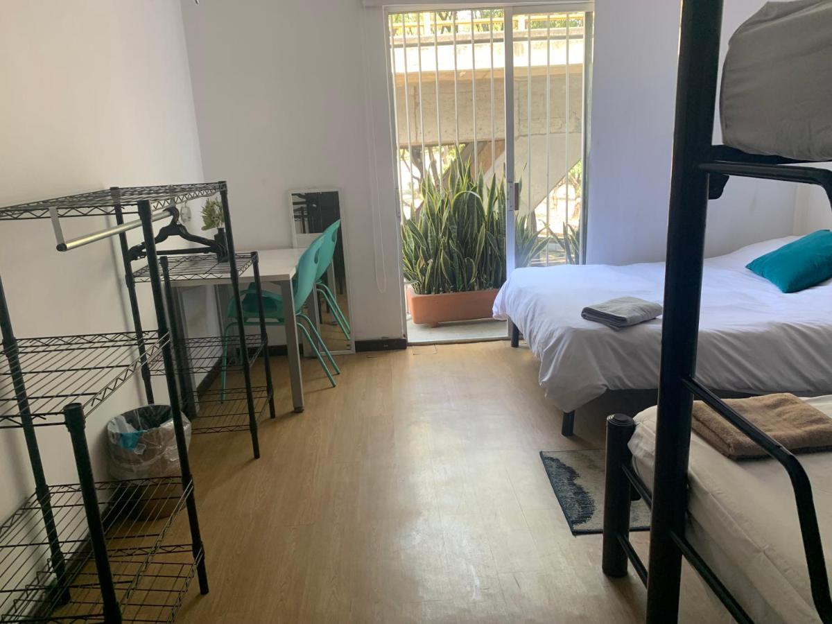 Hermosa Habitación con balcon cama mat y litera Polanco