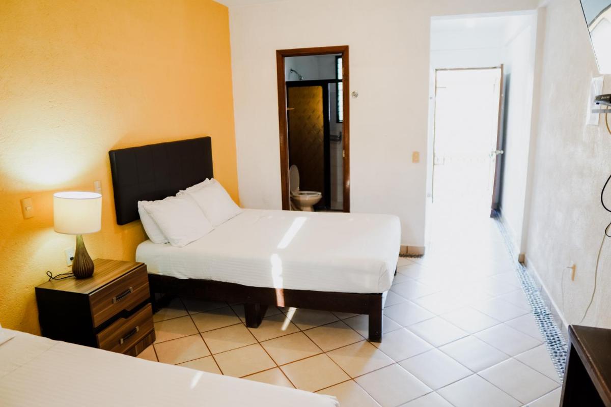 HOTEL ROBLE ZIHUATANEJO