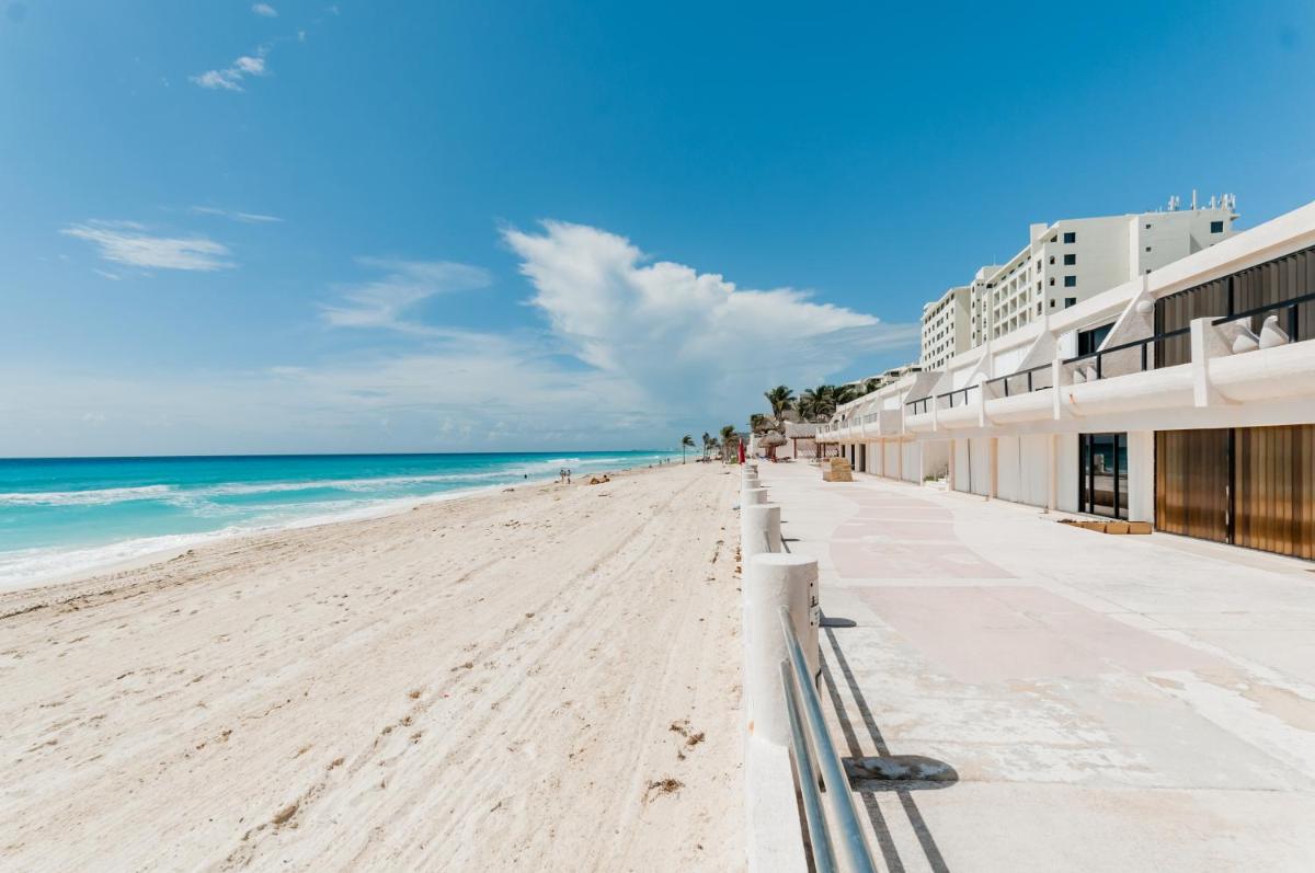 HotelZone L20 Beach Access