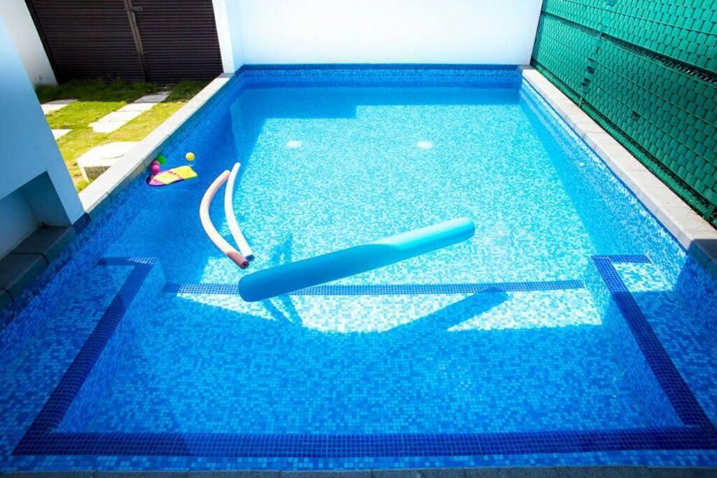 HOUSE W/PRIVATE POOL 4 GUESTS 8 MIN DRIVE F/BEACH