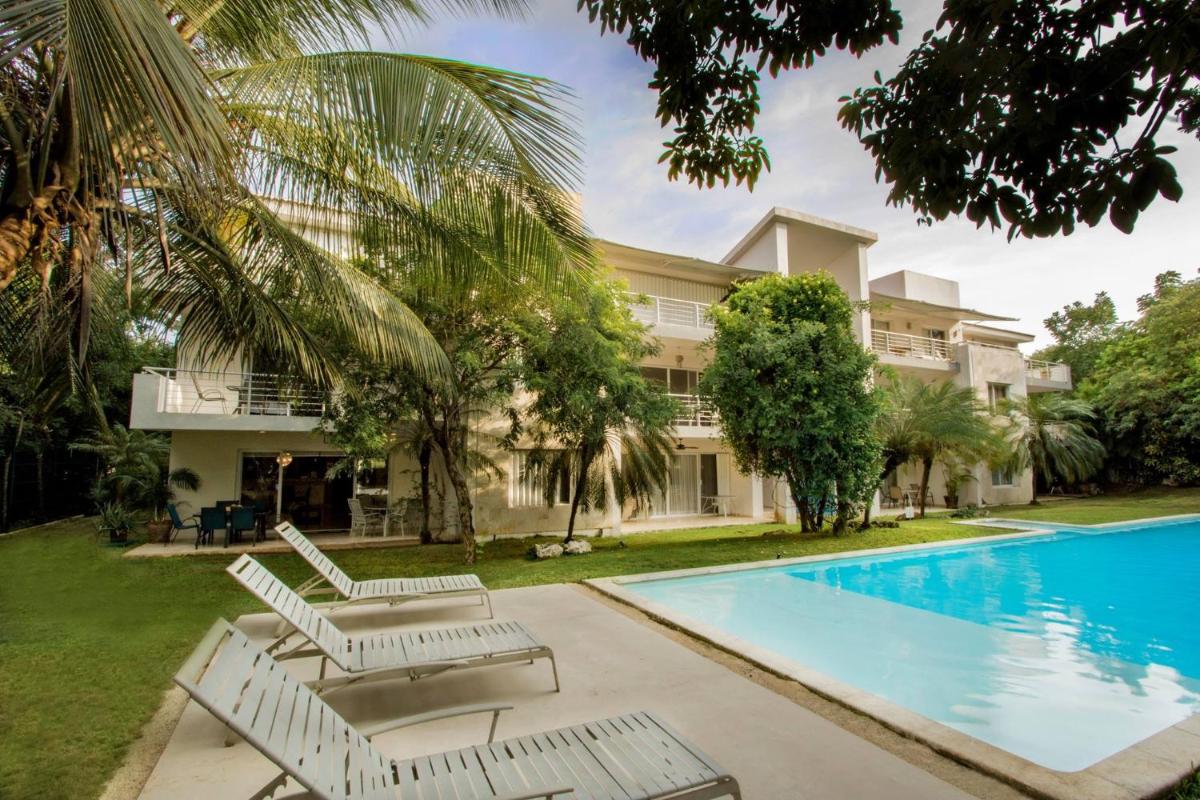 Ideal Family & Friends, in front Beach access in Playacar