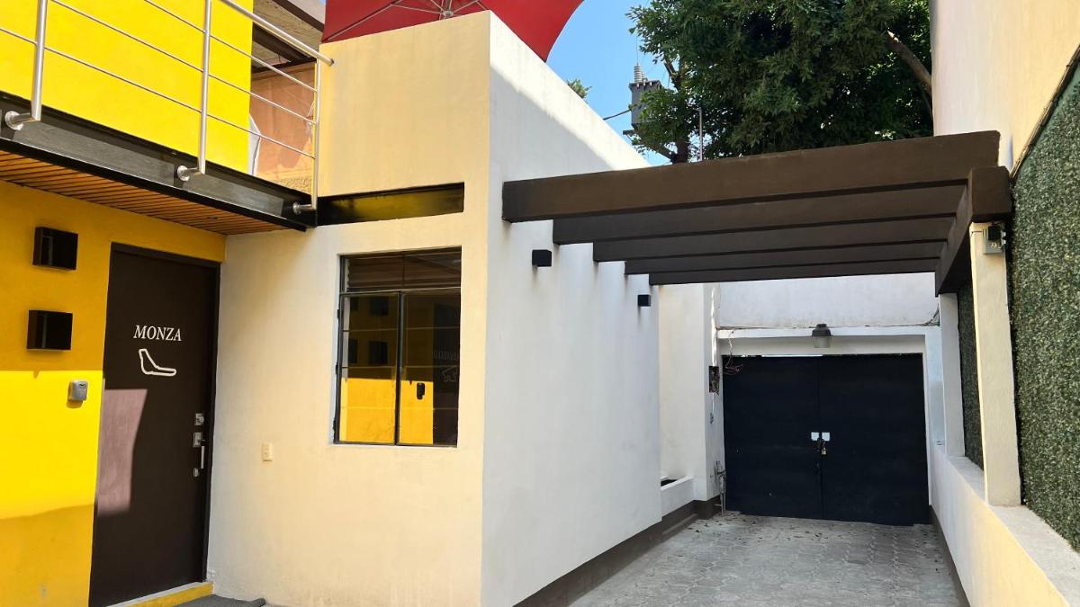 Imola - Exclusive suite in Guadalupe Inn - HiveNB