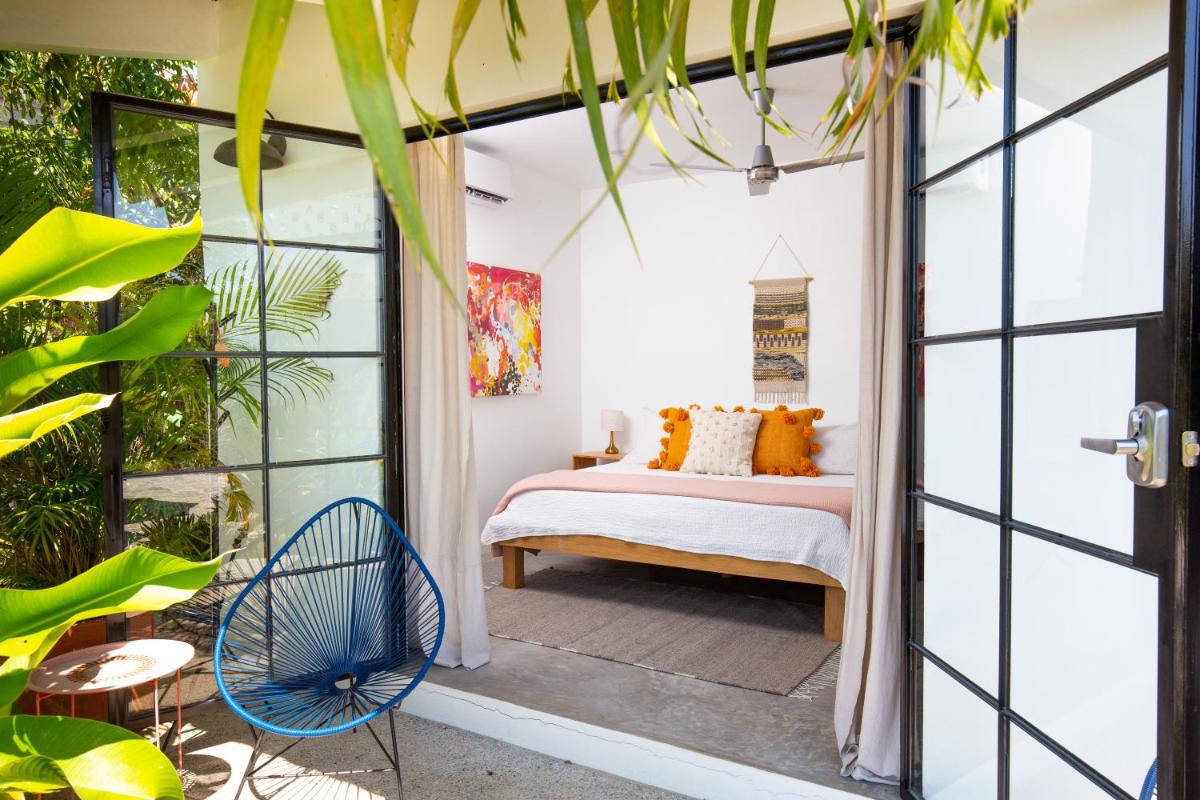 King bed, Kitchenette, Air Conditioning, Pool, Fast WiFi - Aire at Casa Calavera