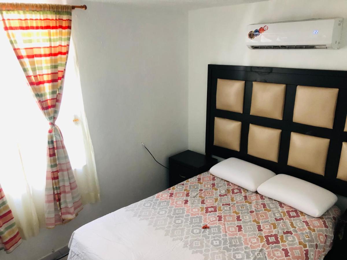 La Casita Amarilla