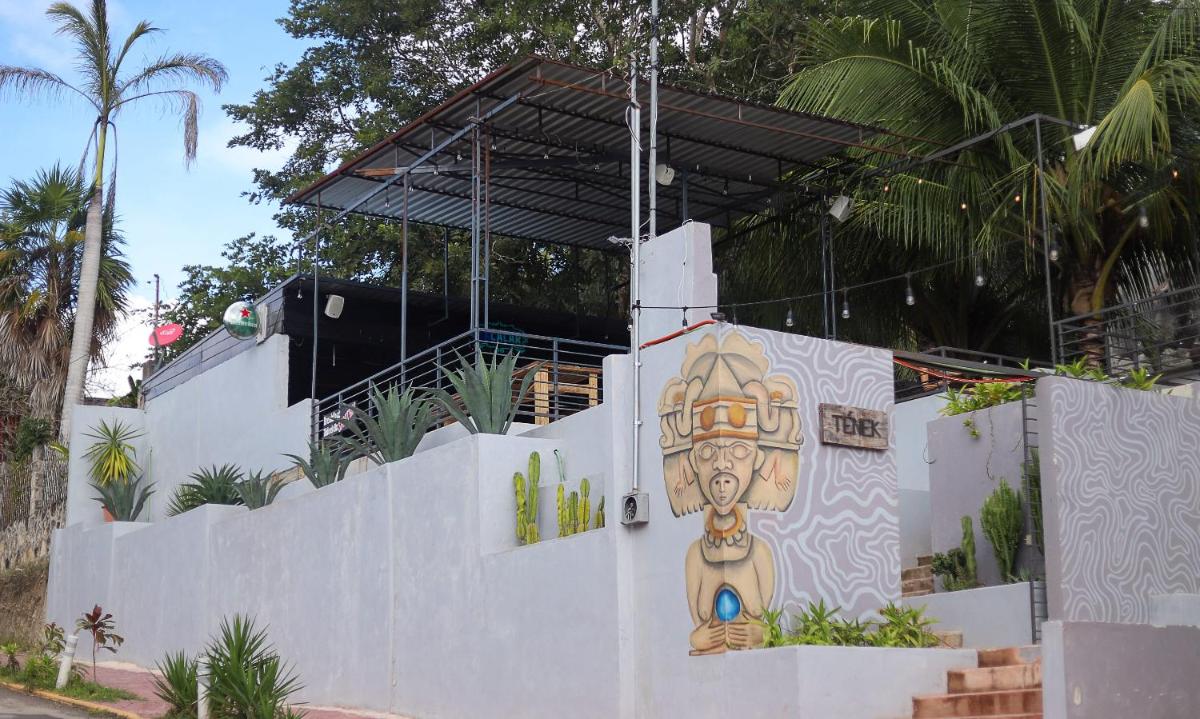 La Embajada Hostel Bacalar