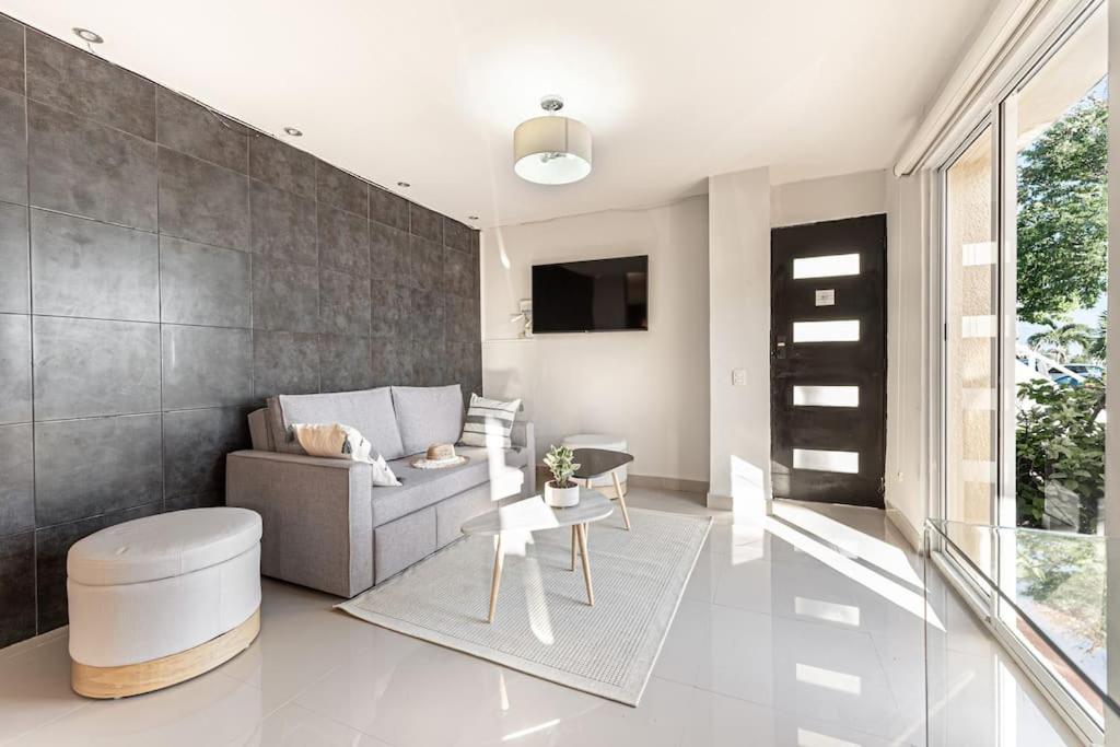 Lagoonfront Apartment in Hotel Zone