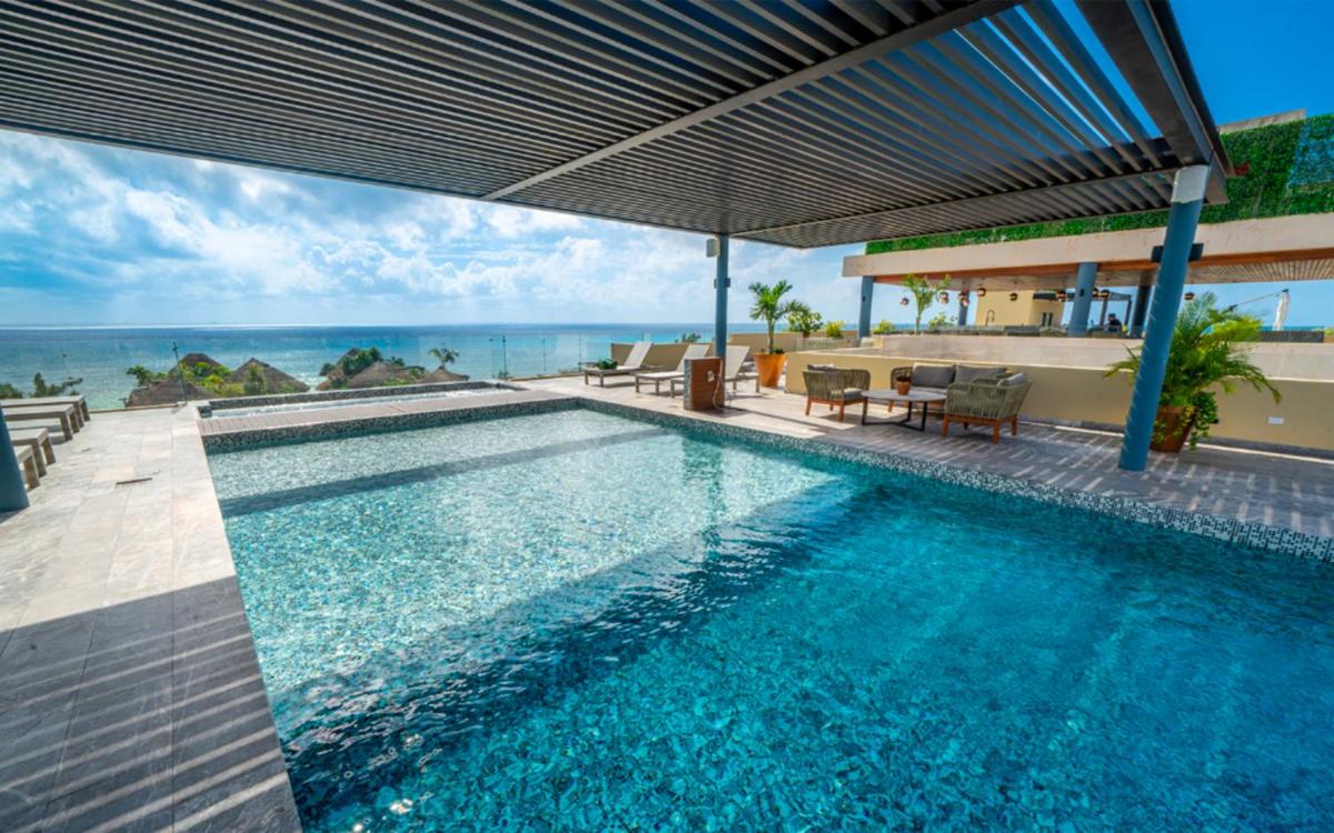 luxurious 2-bedroom, 2-bathroom with Ocean View Condo - Singular Joy 405