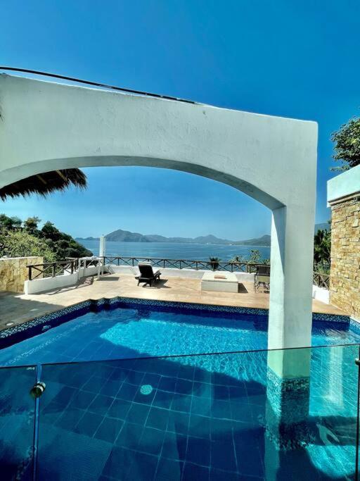 Luxurious residence with sea view