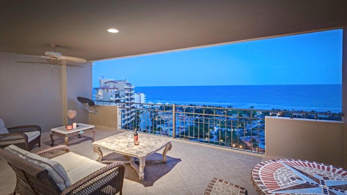 Luxury Condo Bella Sirena, Sandy Beach