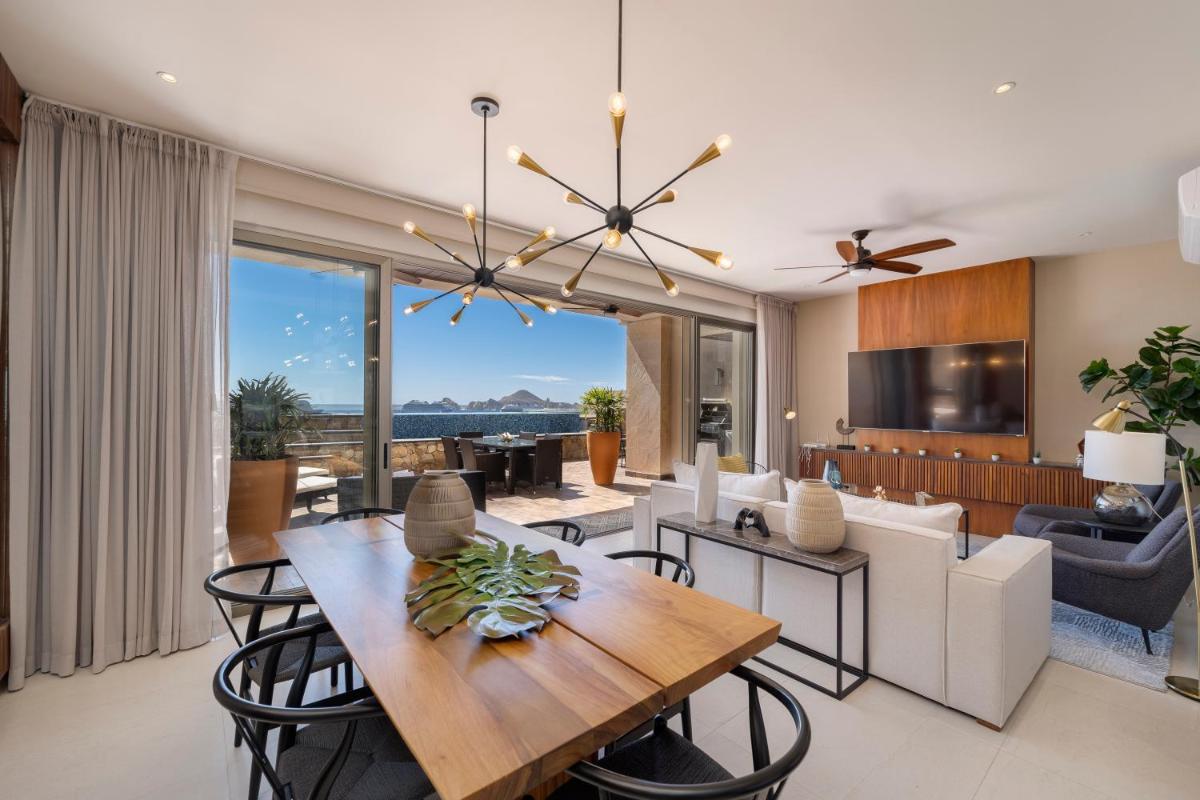 Luxury condo with pool, jacuzzi, and private terrace
