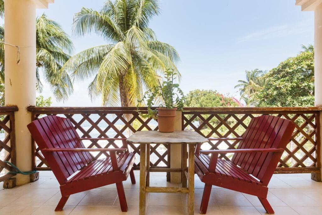 Marysol D8 beachfront next to nomads